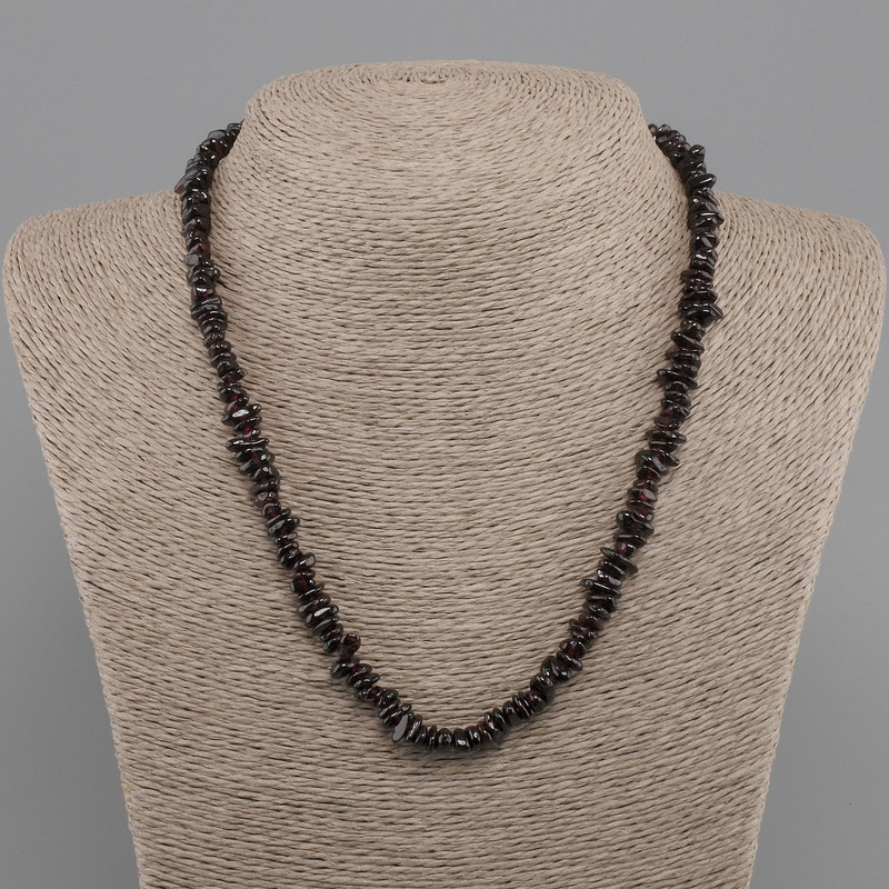Garnet Chips Necklace, 5–9×2–3 mm, length 45 cm + 5 cm extender chain